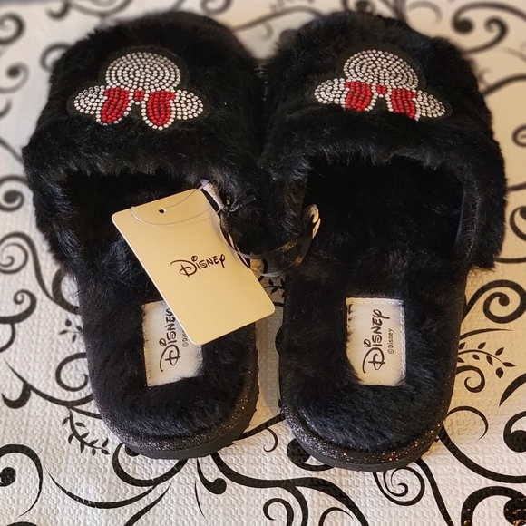 NWT! Disney Minnie Mouse Bling Rhinestone Fuzzy slippers - Picture 2 of 8